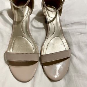 Bandolino Size 9 Nude Wedge Sandals